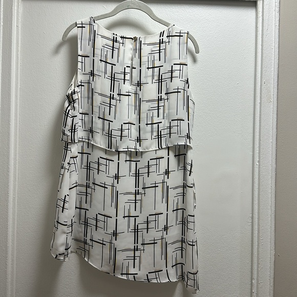 White House Black Market Assymetric Layered Shell, Size Small - Picture 5 of 6